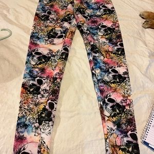 CANDIDA MARIA Skull Print Leggings! Size M - L but are on the smaller side!